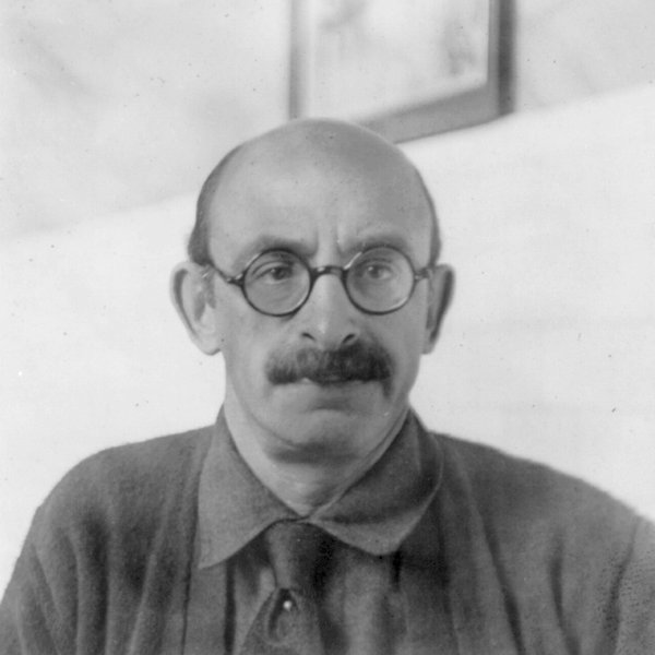 Alexander Berkman na úřední fotografii pořízené před deportací z USA v roce 1919