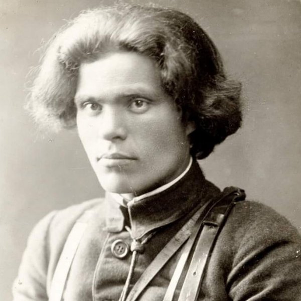 Nestor Machno na portrétní fotografii z roku 1919