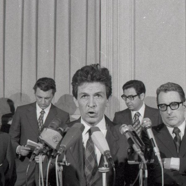 Enrico Berlinguer s dalšími tajemníky stran při konzultacích o nové vládě v červnu 1973