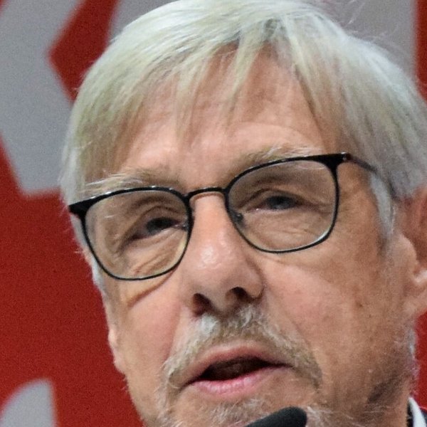 Walter Baier, předseda Strany evropské levice, na sjezdu německé Levice v Augsburgu v listopadu 2023