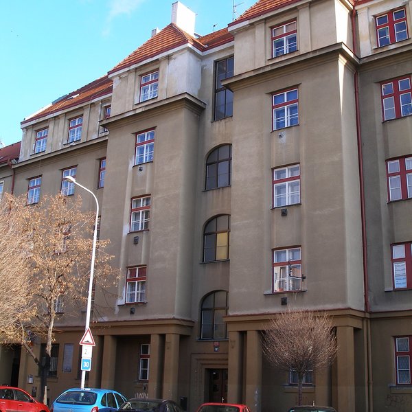 Budova Domovina v pražských Holešovicích, kde se v únoru 1929 konal V. sjezd KSČ