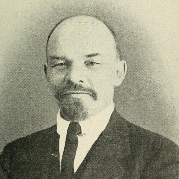 Vladimir Iljič Lenin v Curychu na fotografii z března 1916