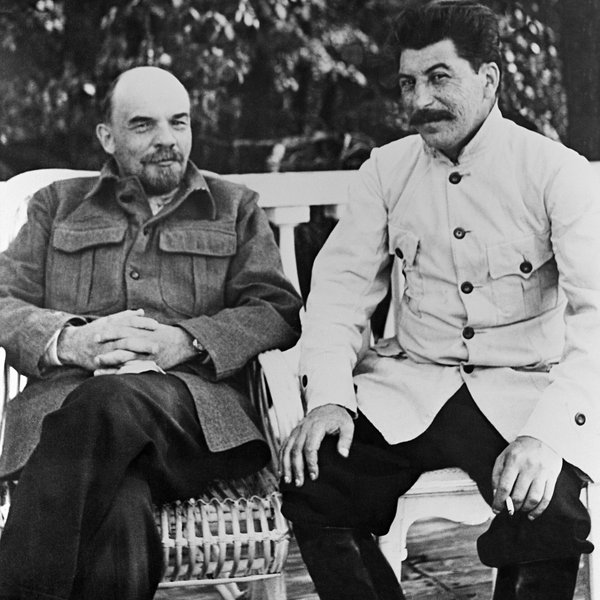Lenin a Stalin v Gorkách u Moskvy v září 1922 na snímku Leninovy sestry Marie