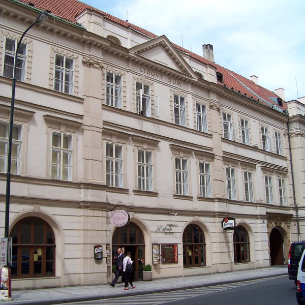 Průčelí Lidového domu v Hybernské ulici v Praze, kde se v roce 1912 konala Leninova konference
