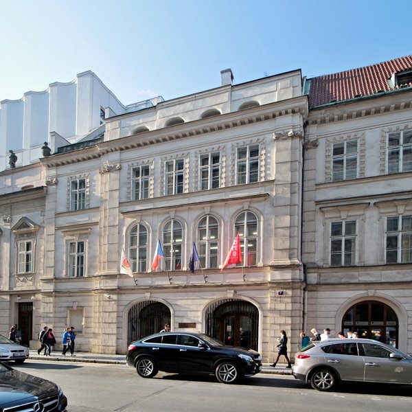 Lidový dům neboli Losyovský palác v Hybernské ulici, v letech 1953 až 1990 Muzeum V. I. Lenina