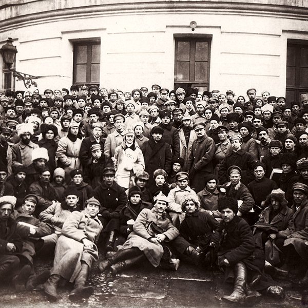 Lenin, Trockij a Vorošilov mezi delegáty desátého sjezdu strany v Moskvě v březnu 1921