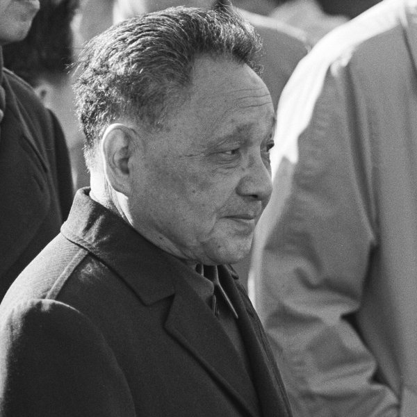 Teng Siao-pching po příletu do Atlanty při návštěvě Spojených států v únoru 1979