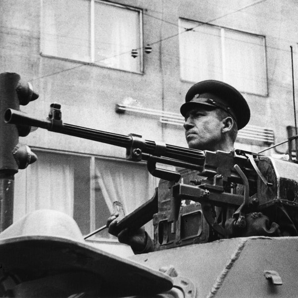 Sovětský obrněný průzkumný vůz BRDM-1 v ulicích Prahy 21. srpna 1968