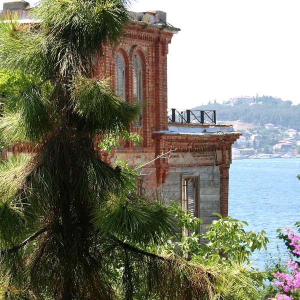 Cihlový dům na ostrově Büyükada u Istanbulu, kde Trockij žil v letech 1929 až 1933