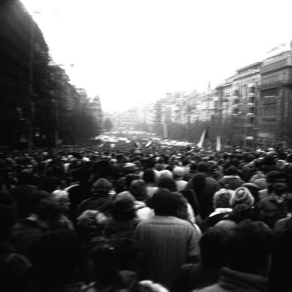 Dav lidí na Václavském náměstí v Praze během sametové revoluce v listopadu 1989