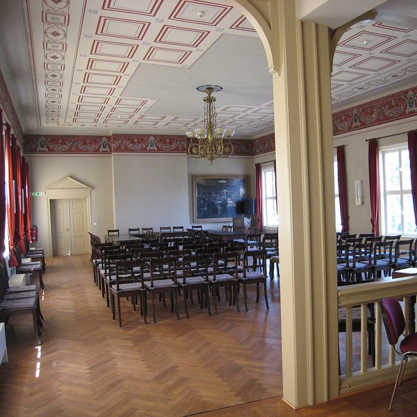 Obnovený sál v budově Tivoli v Gotě, kde se roku 1875 sešel sjednocovací sjezd