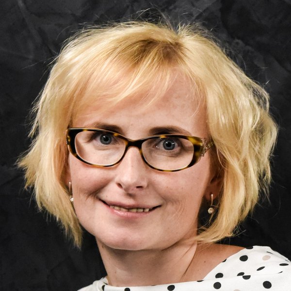 Kateřina Konečná, předsedkyně KSČM v letech 2021 až 2026, na portrétu z roku 2018