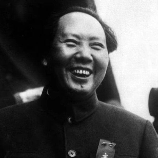 Mao Ce-tung na tribuně brány Tchien-an-men při vyhlášení Čínské lidové republiky 1949