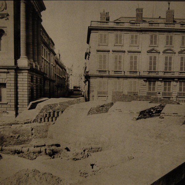 Barikada Pařížské komuny na ulici Rivoli u náměstí Svornosti v roce 1871