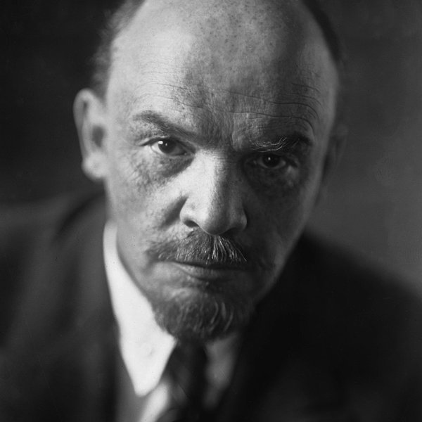 Vladimir Iljič Lenin na portrétní fotografii Pavla Žukova z července 1920